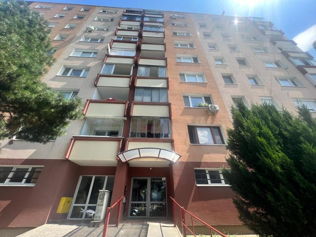 Ferienwohnung Apartman Solid, Pressburg Exterior foto